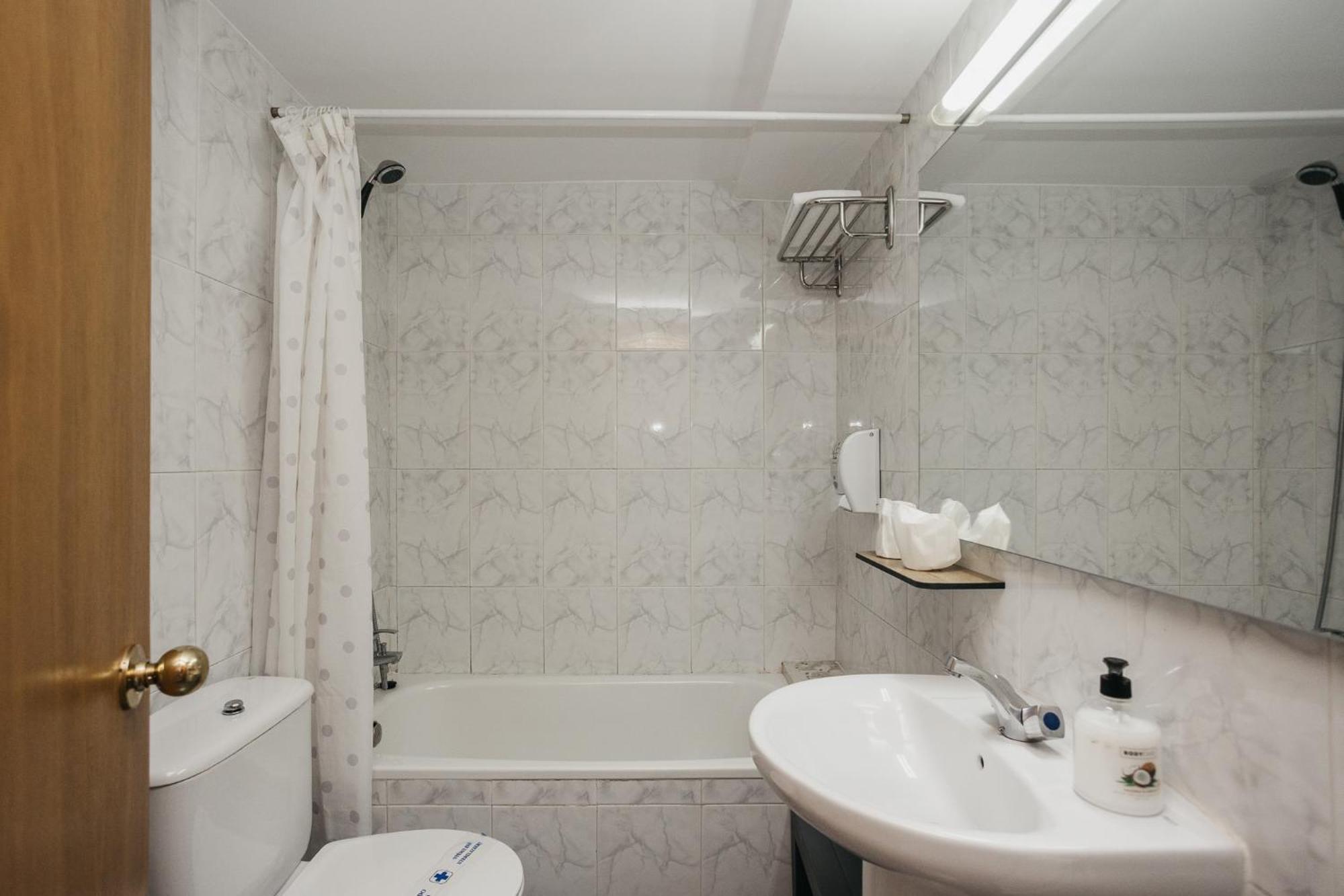 La Trobada Hotel Sport Ripoll Dış mekan fotoğraf